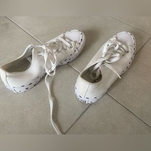 White polka dot Converse size 7